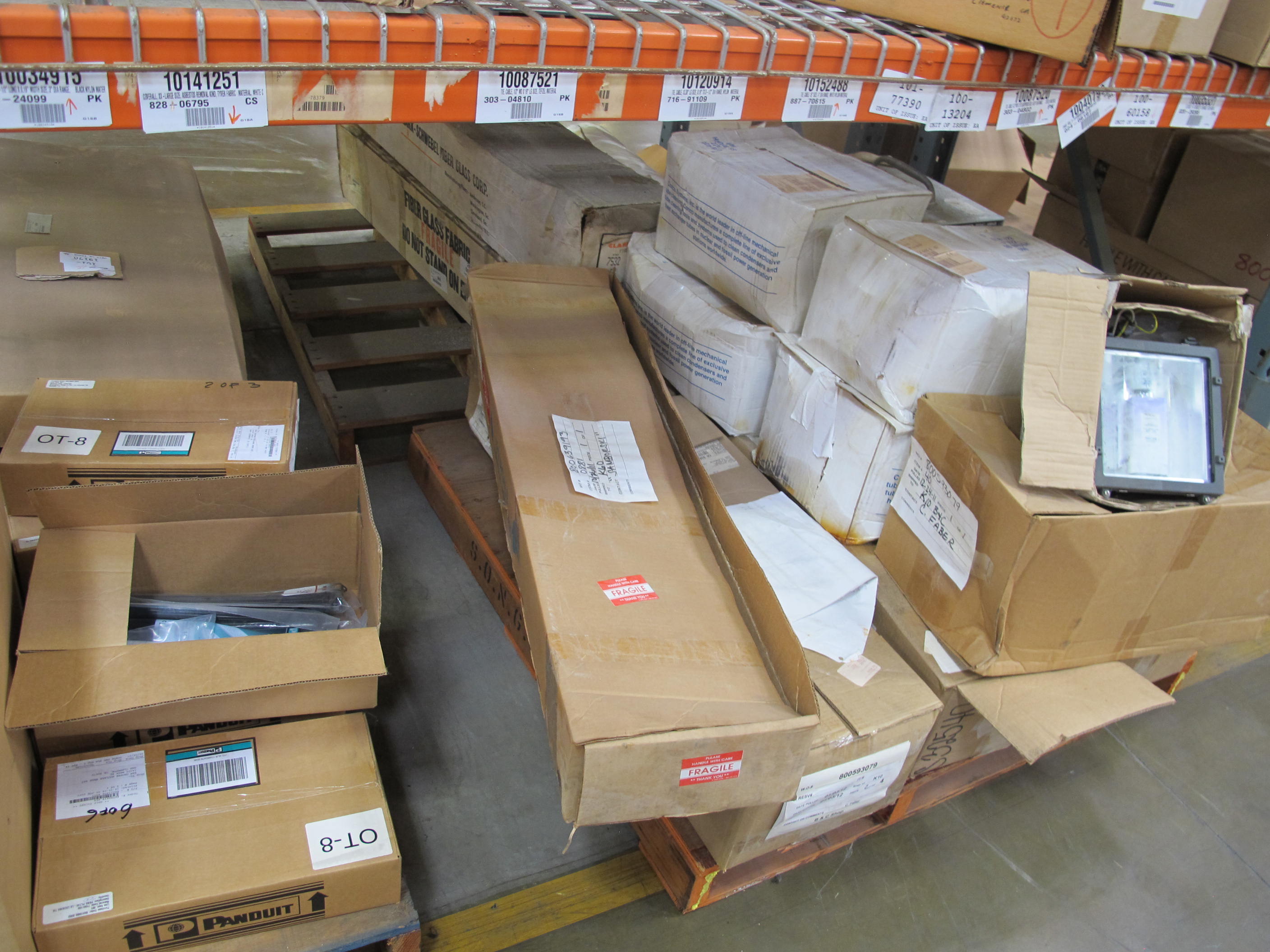 LOT TO INCLUDE: MISC. PHILIPS FLUORESCENT LIGHTING FIXTURES, BULBS, 1 GALLON PAINT LIDS, PANDUIT ZIP-TIES, SS BRUSHES, NWT CORROSION SAMPLER. LOADING & HANDLING FEE $15-4226